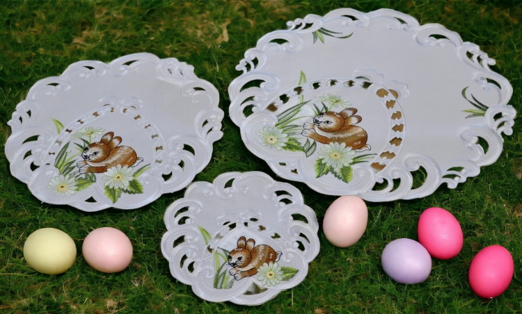 Serwetka wielkanocna na stół 20 cm króliczek2.jpg