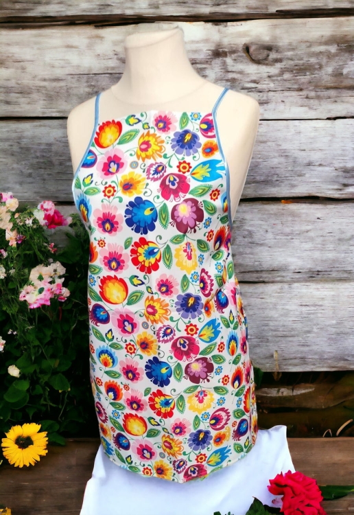 Fartuch kuchenny z motywem kwiatów łowickich, biały1(1).jpg