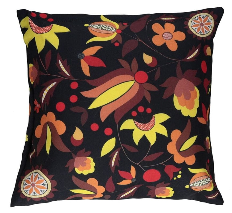 Poduszka dekoracyjna z haftem borowiackim, czarna.jpeg