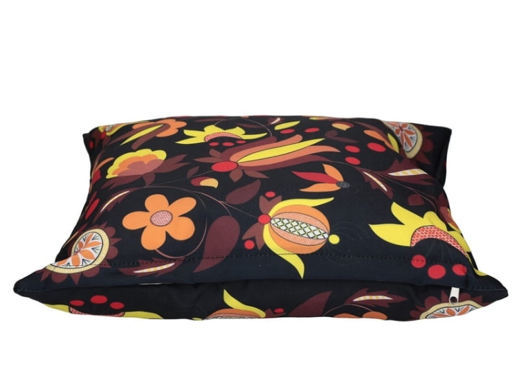 Poduszka dekoracyjna haftem borowiackim, czarna.JPG