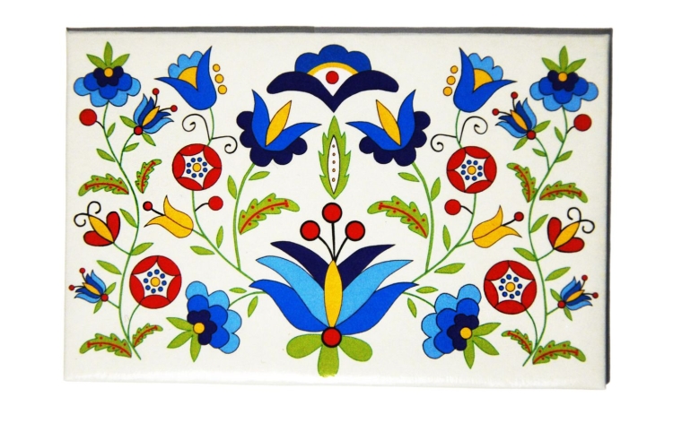 Kolorowy magnes z haftem wejherowskim. Regionalna ozdoba lodówki, idealna na prezent.