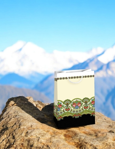 Średnia torebka ozdobna - Podhale - kwiaty (tybetka)(1).jpg