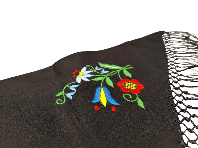 Chusta haftowana ze wzorami kaszubskimi 100 x 150 cm7.jpg