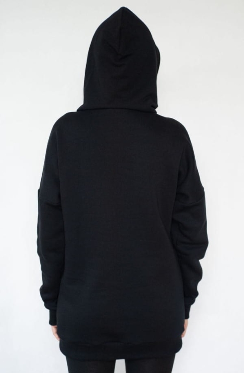 Bluza-damska-bez-kieszeni-w-stylu-oversize-z-polskim-haftem