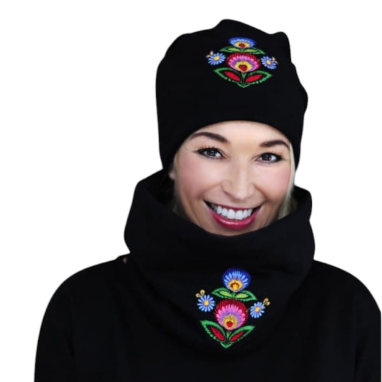 Komplet czapka z kominem łowickim haftowany.jpg