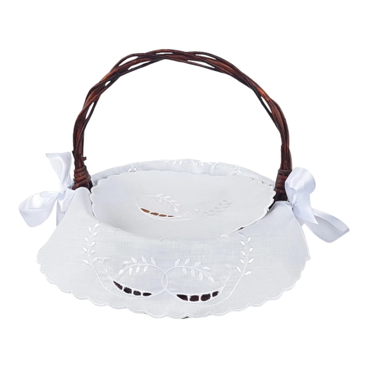 Folkowa serwetka do koszyczka wielkanocnego – haft richelieu z motywem bazi.jpg