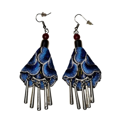 Kolczyki długie z haftem w kształcie kwiata niebieskie