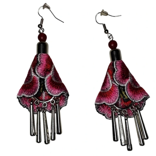 Kolczyki długie z haftem w kształcie kwiata różowe