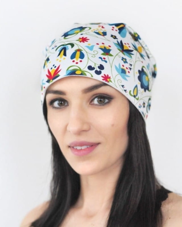 Jednowarstwowa czapka z bawełny i lycry – ludowy kaszubski wzór w nowoczesnym wydaniu