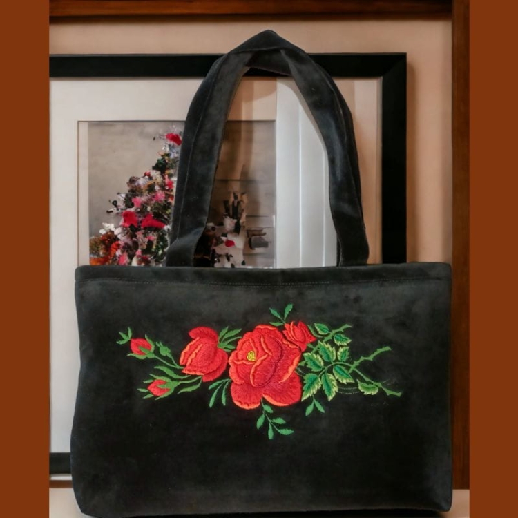 lowicz-embroidered-shoulder-bag