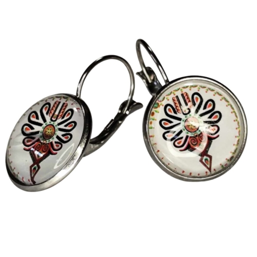 Subtelne kolczyki z motywem parzenicy – elegancki i wyrazisty dodatek dla każdej miłośniczki folkloru Podhala.