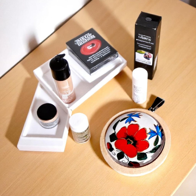 Folkowy wisiorek z Kociewia z kwiatowym motywem – elegancki prezent w pudełku, rękodzieło z duszą!