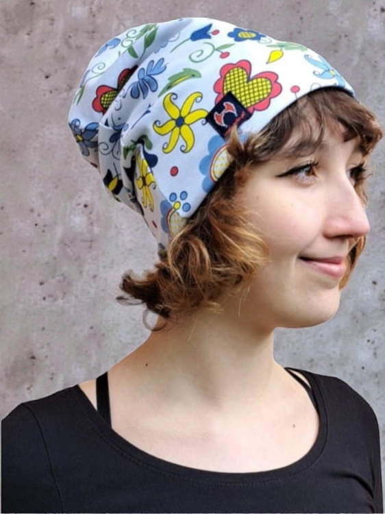 Czapka-folk-z-motywem-kaszubskim-dwustronna (1).jpg