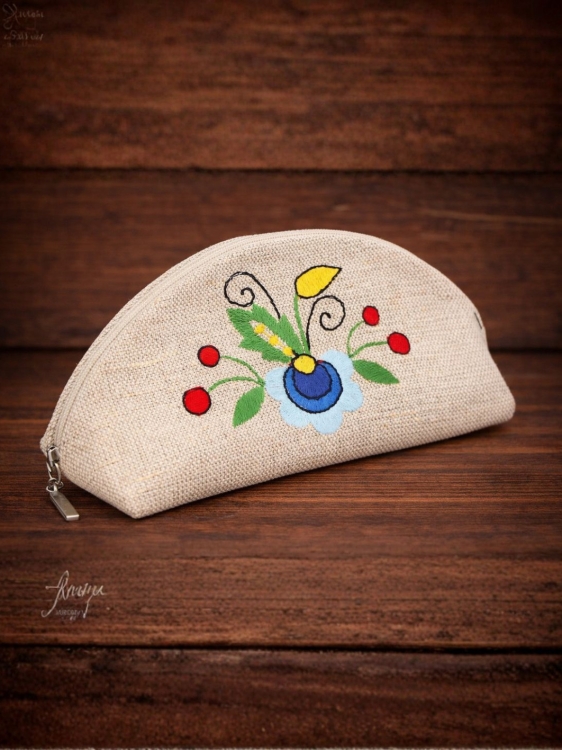 Kosmetyczka-kaszubska-roza-haft-len.jpg