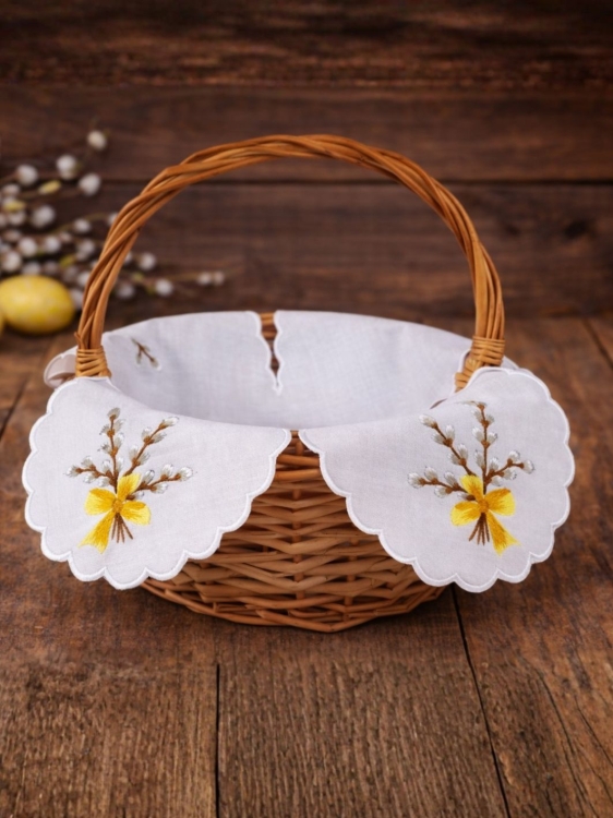Serwetka-wielkanocna-do-koszyczka-haft-z-baziami.jpg
