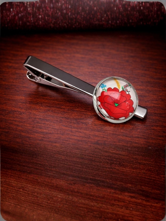 Spinka-do+krawata-kociewski-mak-na-bialym-tle