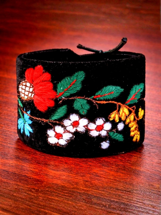 Bransoletka-haftowana-kociewska.jpg