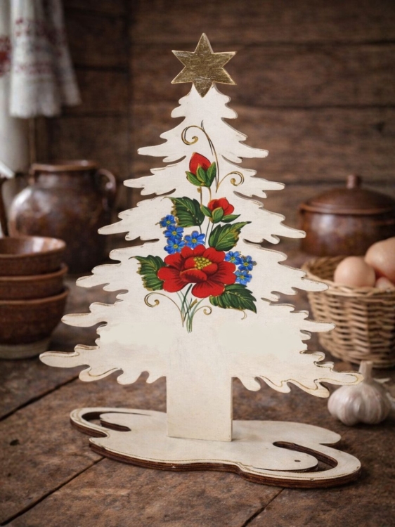 Drewniana-choinka-folk-swiateczna-ze-wzorem-lowickim.jpg