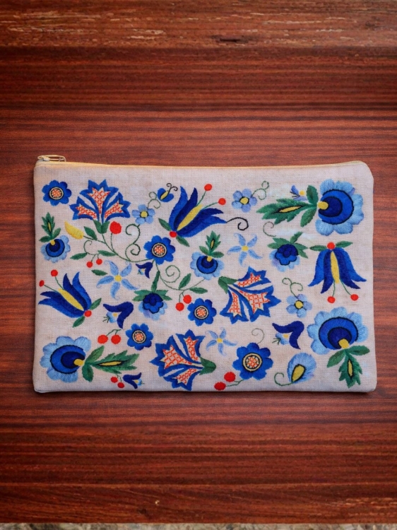 Kosmetyczka-saszetka-kaszubska-wzor-stylizowany-na-haft.jpg