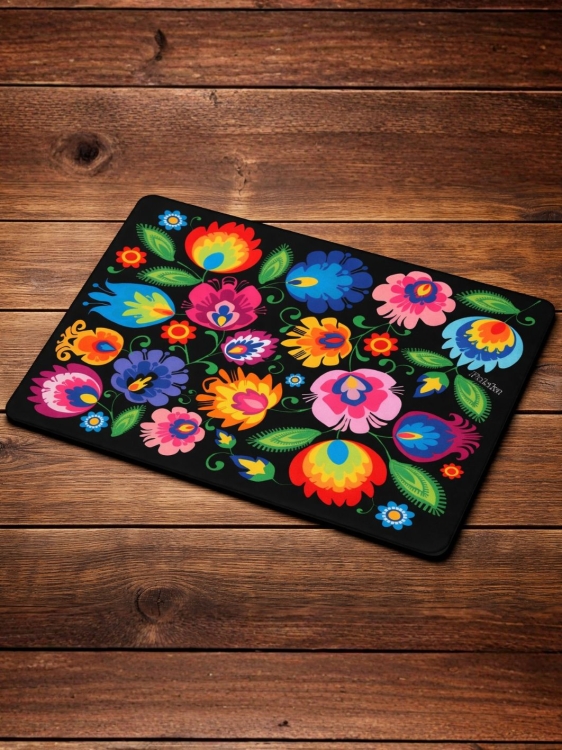 Podkladka-pod-mysz-haft-lowicki-czarne-kwiaty.jpg