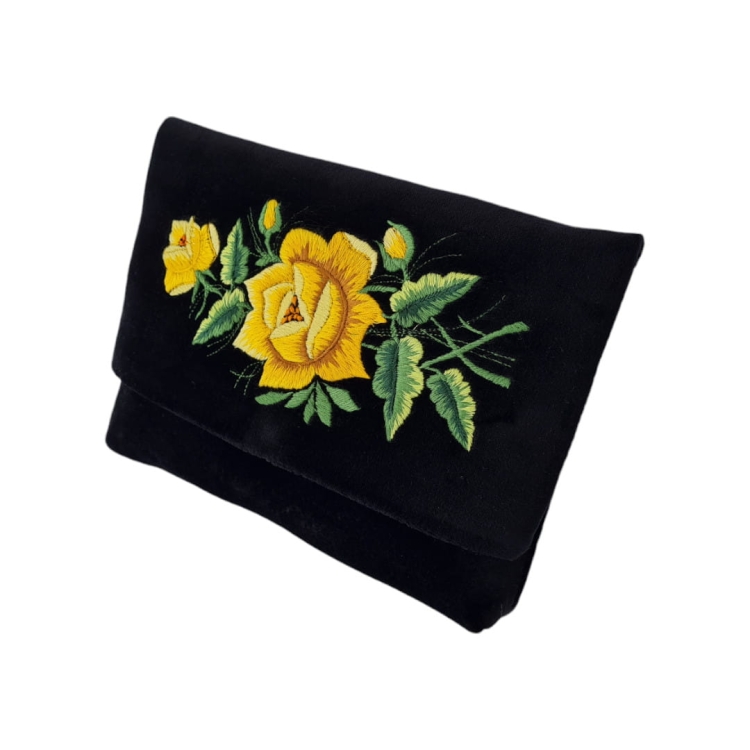 Torebka-kopertowka-haftowana-na-ramie-aksamit-ze-wzorem-lowickim