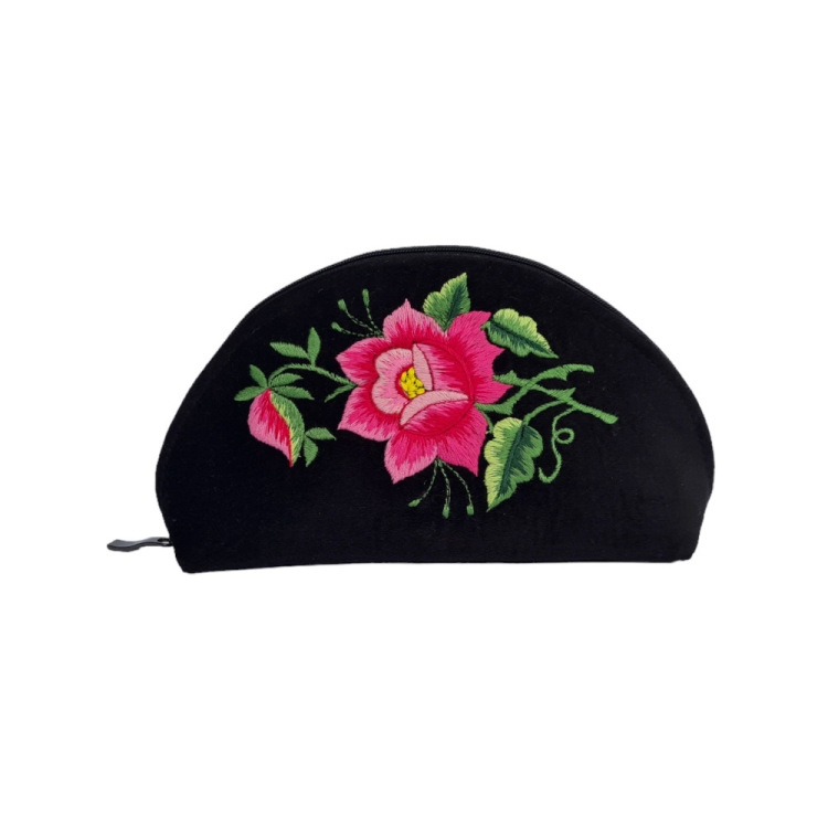 Kosmetyczka-czarnego-aksamitu-haft-lowicki-rozowa-roza.jpg
