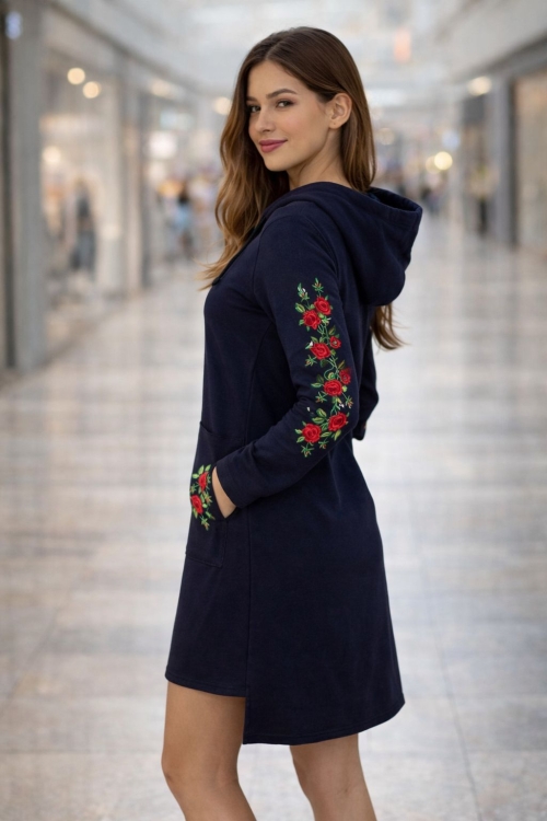 Folkowa_granatowa_sukienka_z_haftem_roz_ludowy.jpg
