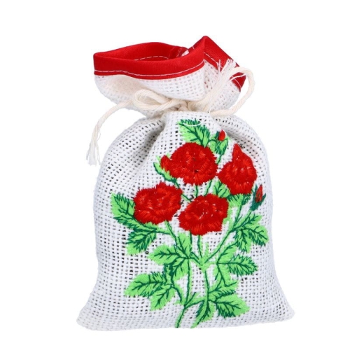 Ozdobny woreczek lawendowy z haftowanym wzorem goździka.jpg