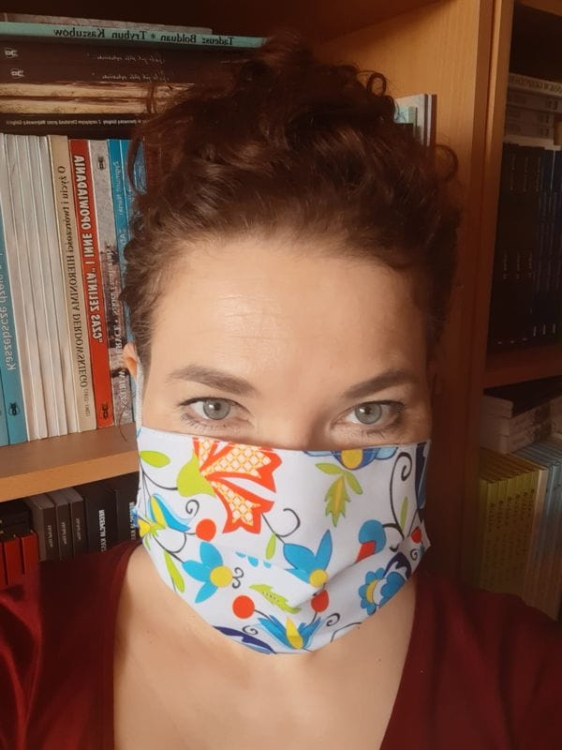 Maseczka kaszubska biała haft zukowski2.jpg