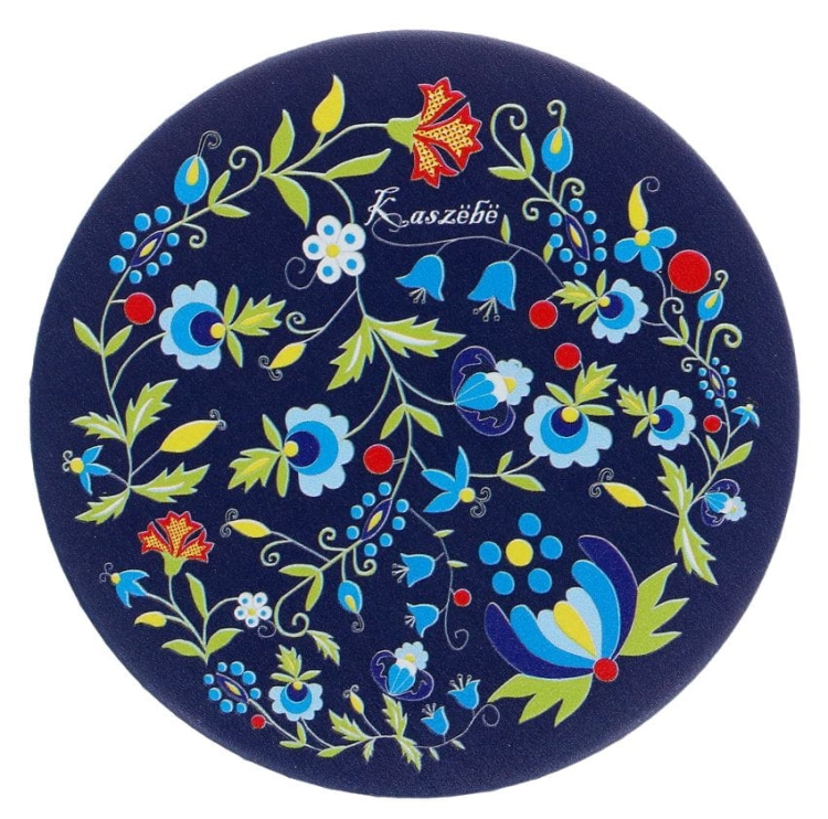 Zanurz się w polskim folklorze! Ten kaszubski magnes zachwyca formą i barwami – przywołuje ciepło tradycji i piękno rękodzieła. Idealny na prezent z duszą.