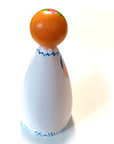 Drewniana laleczka folk ludowy - kwiaciarka bławatki (duża)1.jpg