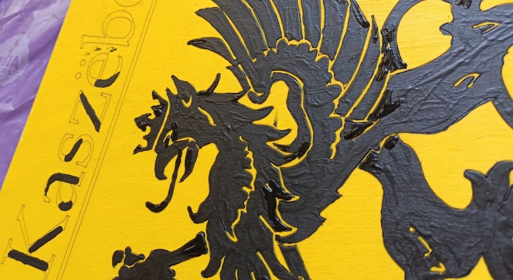 Herb drewniany gryf kaszubski3.jpg