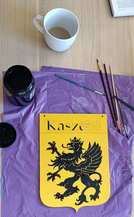 Herb drewniany gryf kaszubski4.jpg