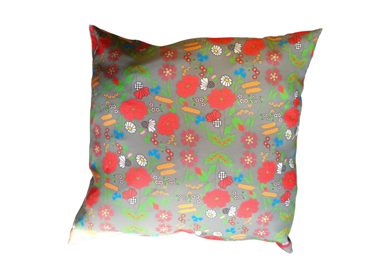 Poduszka dekoracyjna z haftem kociewskim jasnoszara2.jpg