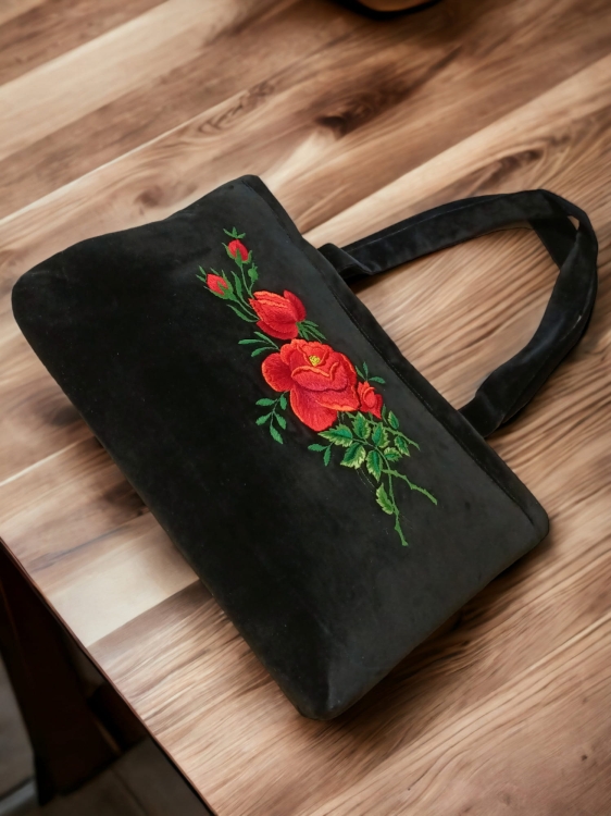 lowicz-embroidered-shoulder-bag