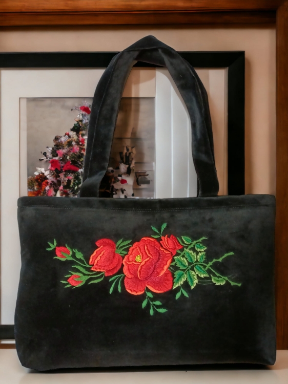 lowicz-embroidered-shoulder-bag