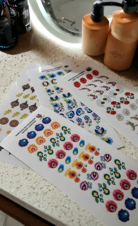 Lowickie-naklejki-na-paznokcie-folk