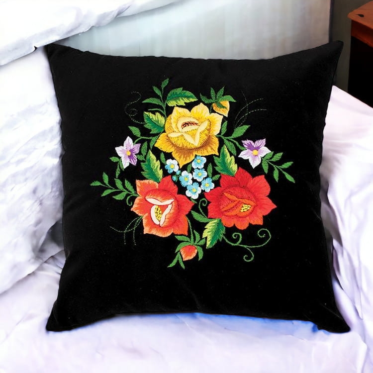 Poduszka-z-haftem-lowickim-35x35-cm-roze-kolorowe-w-bukiecie(1).jpg