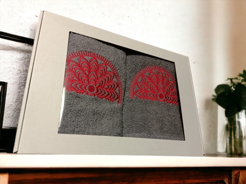 Ręczniki (2 sztuki) z haftem wycinanki folk (ciemne)2.jpg