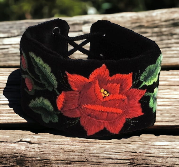 Bransoletka haftowana - z czerwoną różą1(1).jpg